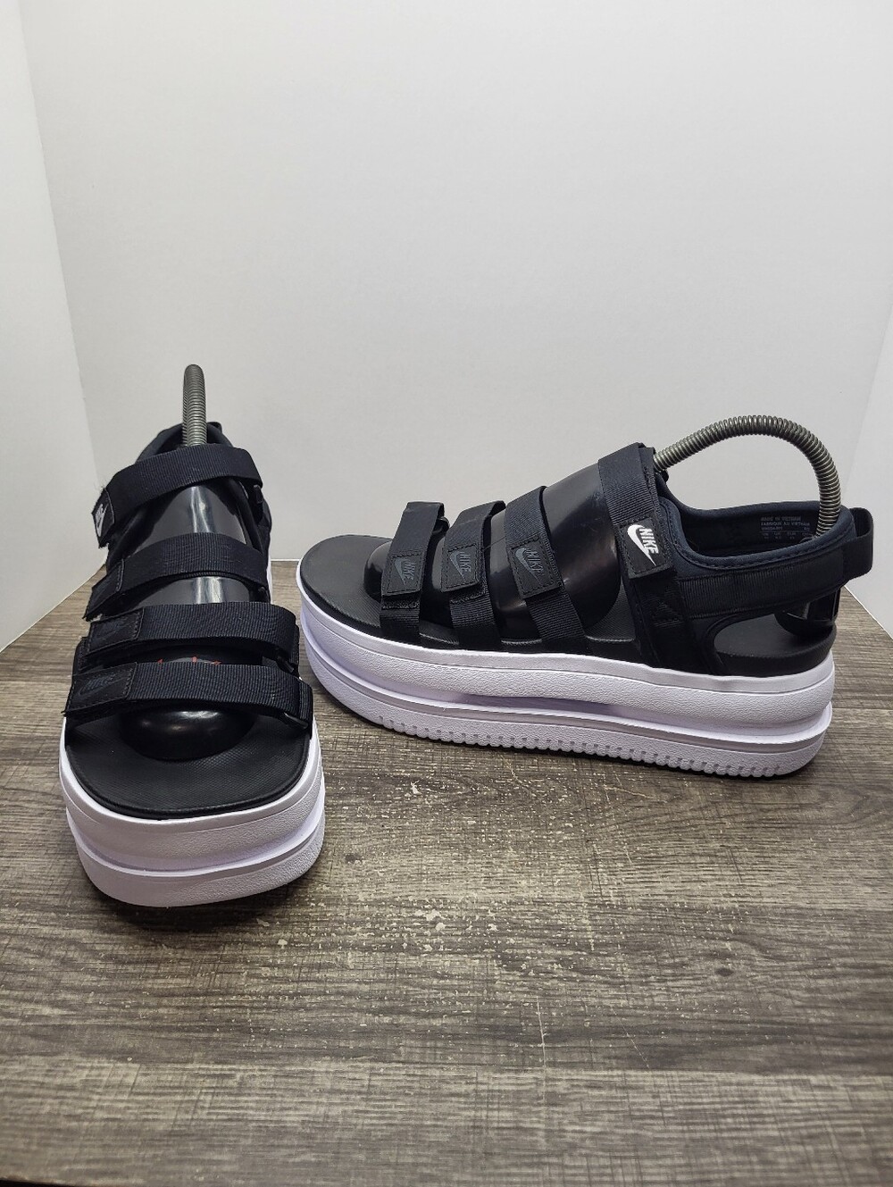 Nike Icon Classic Womens Size 11 Sandals DH0224-001 Black White Platform Strappy